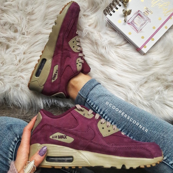 Nike Shoes - NEW Nike Air Max 90 Premium